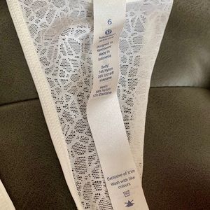 Lululemon Featherlight Tank with detail size 6